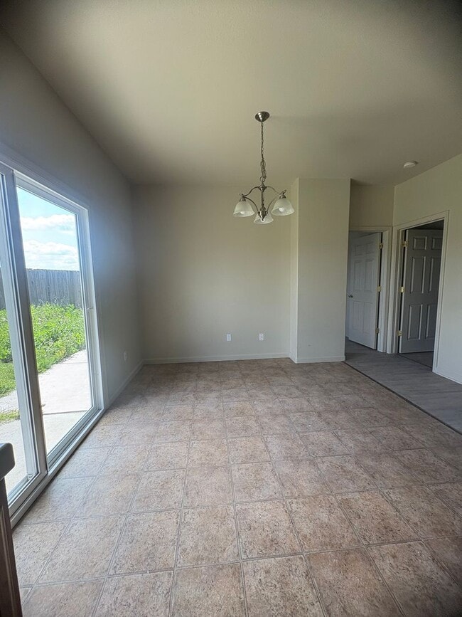 Building Photo - Nice 3-Bedroom House