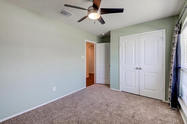 Building Photo - 403 Kyra Ln