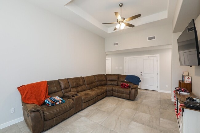 Building Photo - 1025 La Muralla St