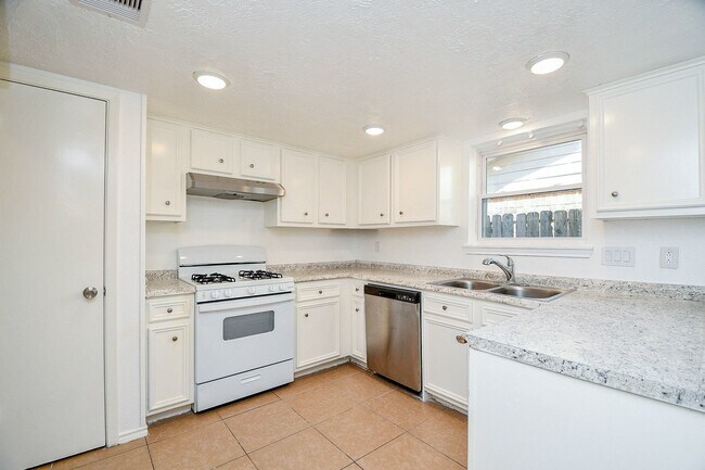 Building Photo - 7203 Santa Rita Dr