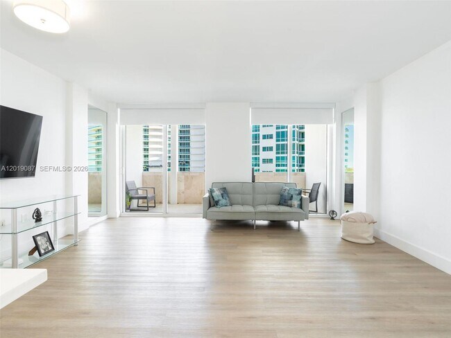 Building Photo - 10275 Collins Ave