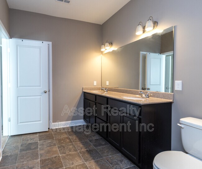 Building Photo - 509 Broadberry Ave