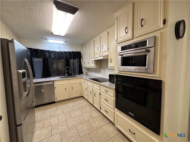 Building Photo - 205 Magdalena Dr