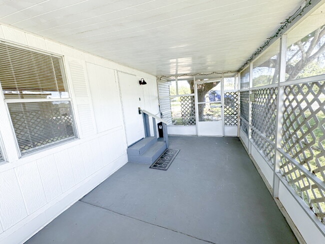 Building Photo - "Cozy 2-Bedroom Retreat in Haines City - P...