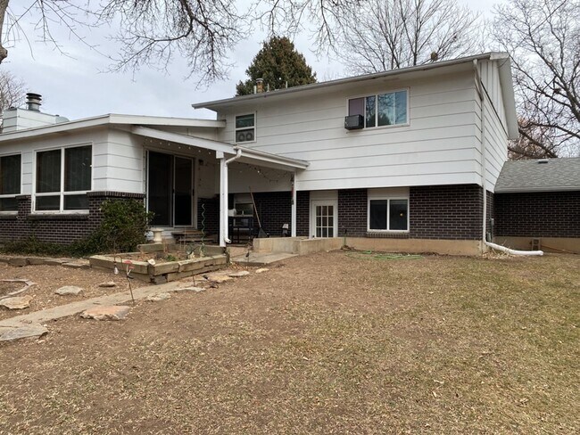 Building Photo - STUDENTS WELCOME! Spacious single-family home in the heart of Ft. Collins!