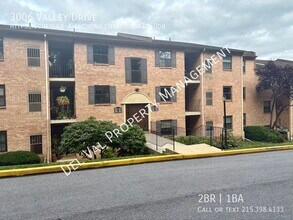 Building Photo - 3006 Valley Dr