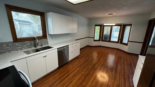 Building Photo - 14214 White Horse Ct