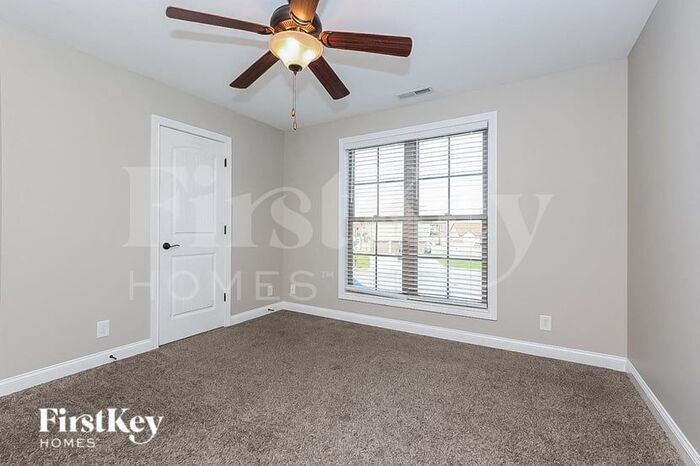 Building Photo - 718 Rushville Dr