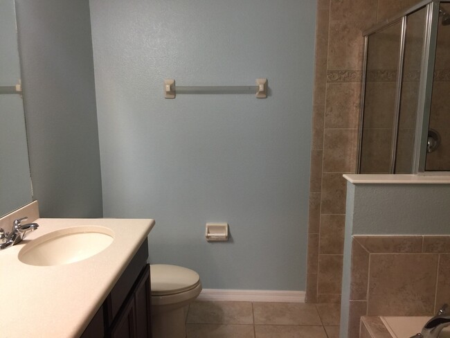 Building Photo - Pond view!!  3Bed/2.5Bath/1car Garage Town...
