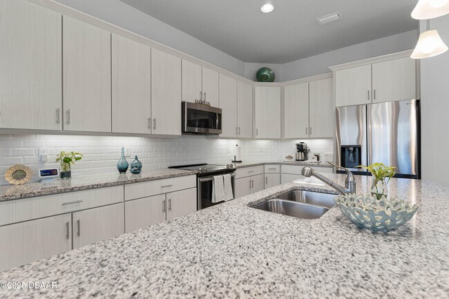 Building Photo - 636 Mosaic Blvd
