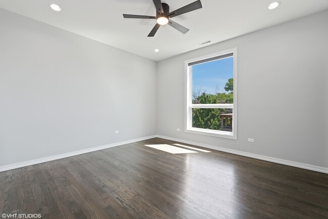 Building Photo - 648 E Bowen Ave