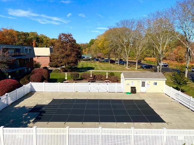 Building Photo - 573 Broad St