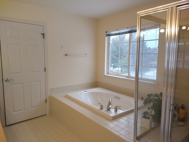Building Photo - 2852 Chaseway Ct