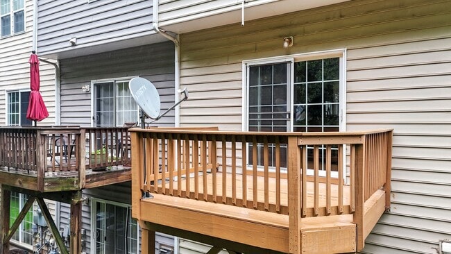 Building Photo - Spacious 3 story Townhome-Close to Downtown Raleigh- Renaissance Park-Available Now!