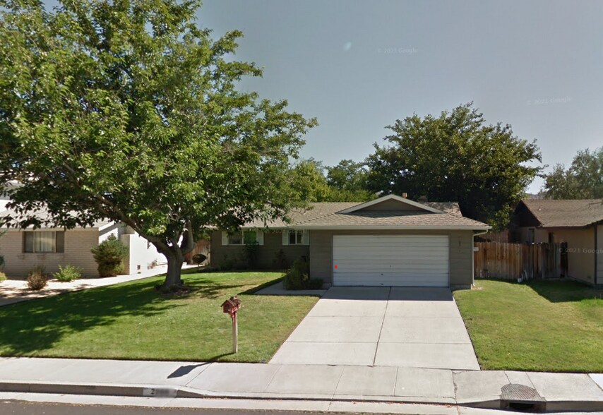 Building Photo - 2960 Chavez Dr