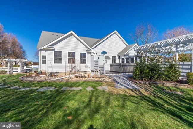 Building Photo - 30459 Half Shell Rd