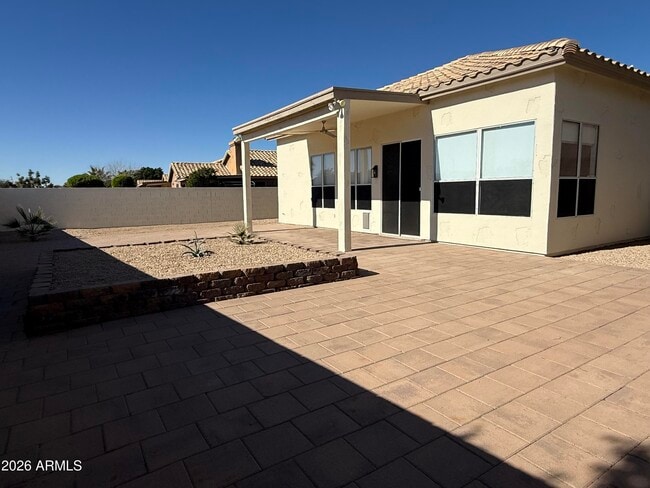 Building Photo - 6891 W Via Del Sol Dr