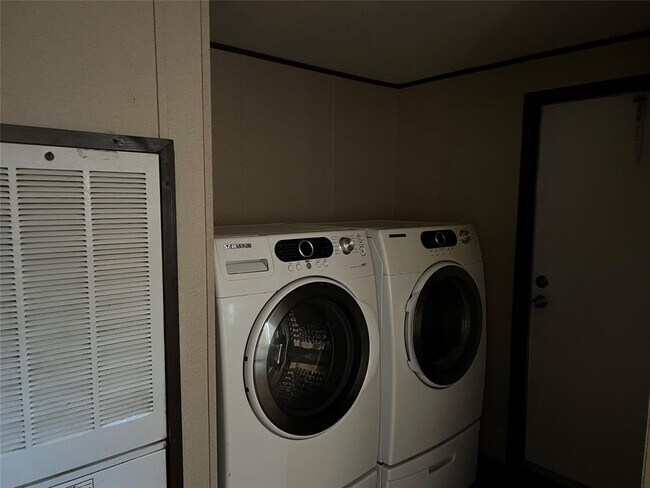 Building Photo - 119 Cam. de Agua