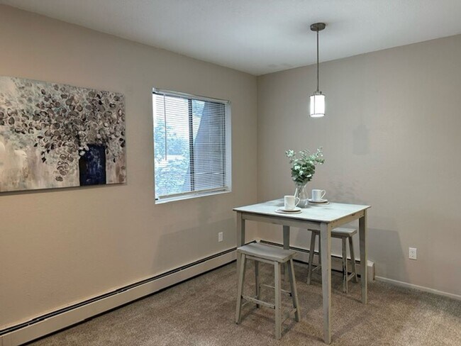 Building Photo - Updated Condo with outdoor Pool  ***Next t...