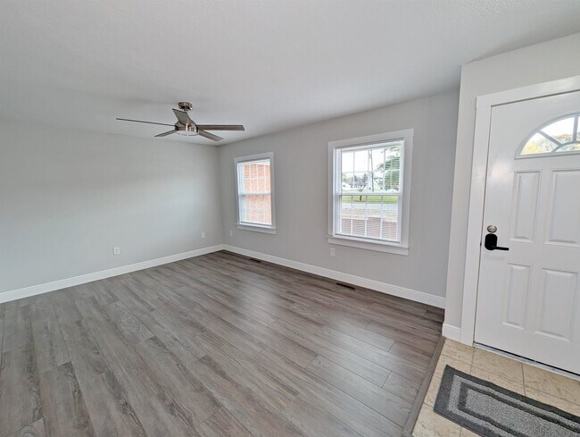 Building Photo - 103 Cherry Ave