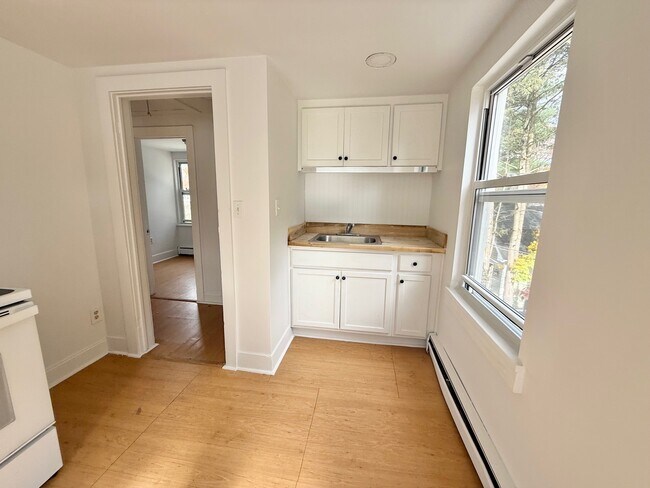 Building Photo - 261 Hillside Ave