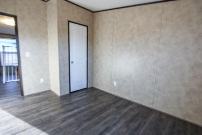 Building Photo - 3 bedroom 2 Bathroom - Horse Property