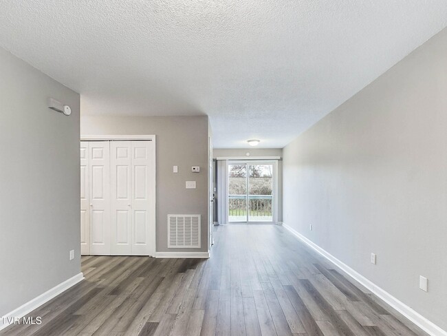 Building Photo - 754 Old Stage Rd