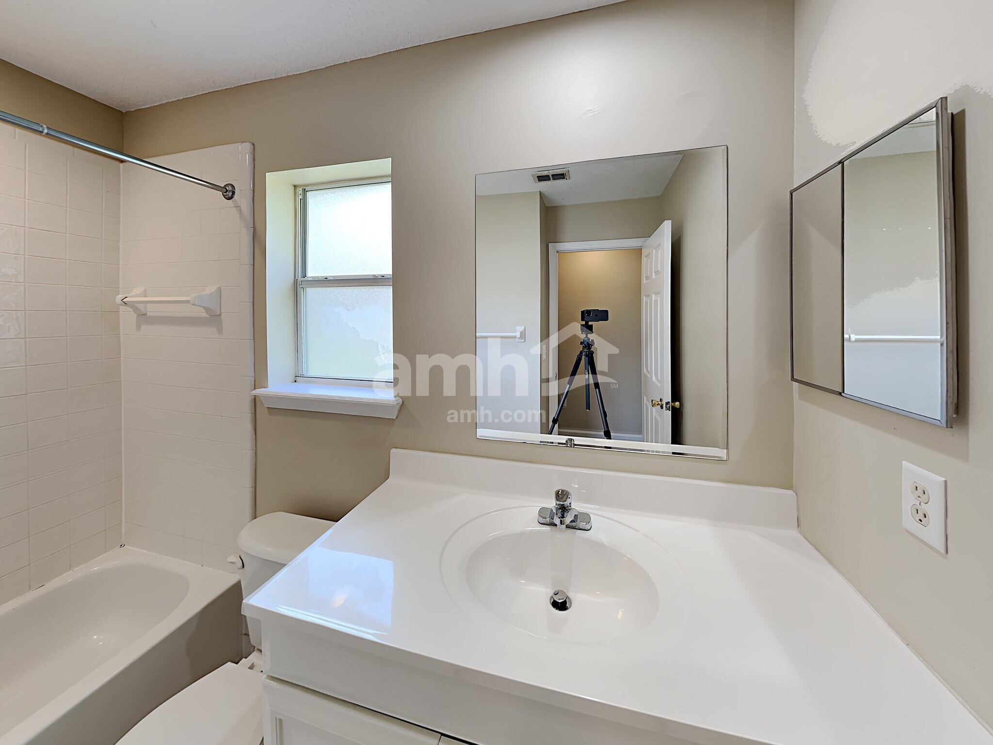 Building Photo - 1621 Merroway Ln