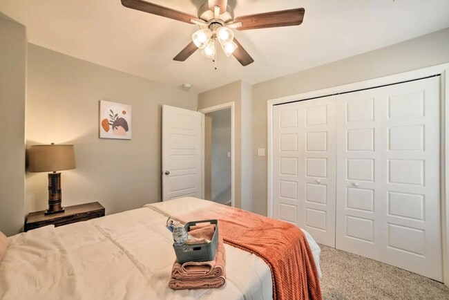 Building Photo - Pet Friendly Three Bedroom!