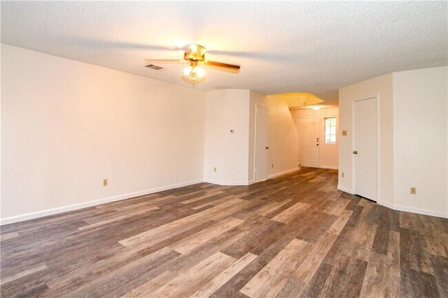 Building Photo - 900 Sweetwater River Dr