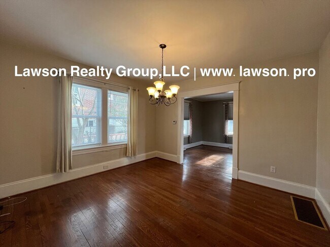 Building Photo - Heart of Grandin Court- Location, Location, Location!