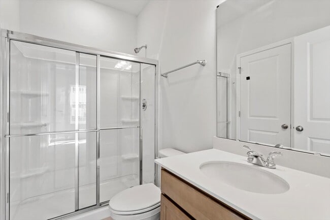 Building Photo - 372 Chesapeake Cmns St