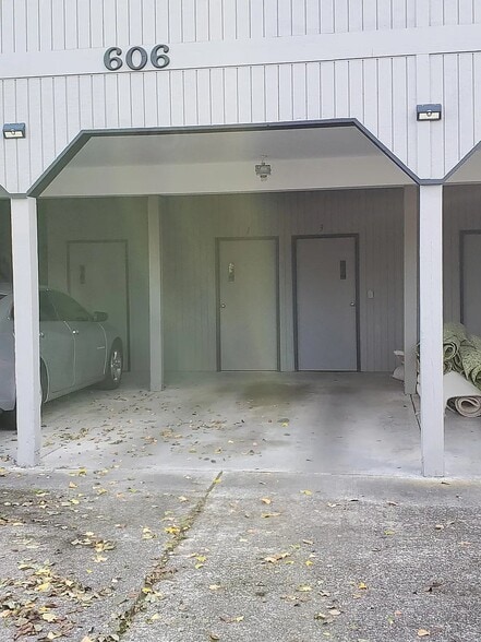 Building Photo - 606 Deeded Ln SW