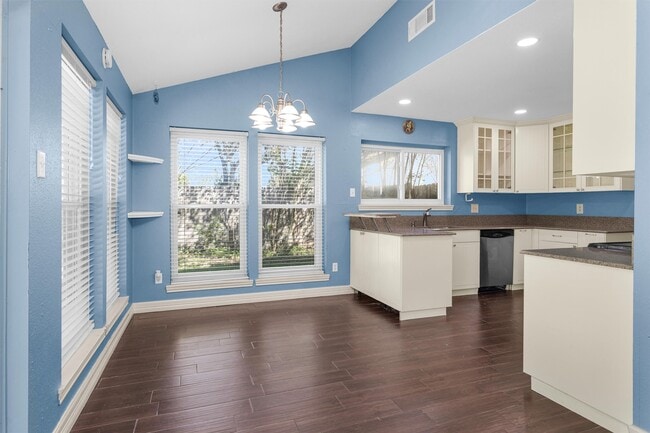 Building Photo - 13650 Cherrydown St