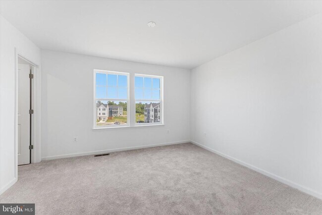 Building Photo - 501 Fontana Cir