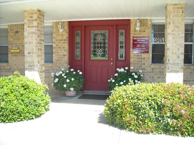 Building Photo - 705 S Jackson St