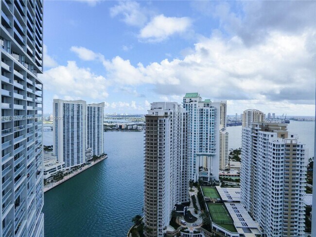 Building Photo - 495 Brickell Ave