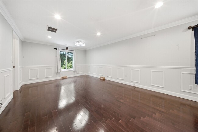 Building Photo - 7 Sherborne Cir
