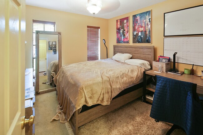 Building Photo - 1406 Angelina Cir