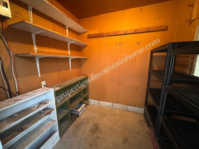 Building Photo - 3 Bedroom/2 bath home in Mountain Home