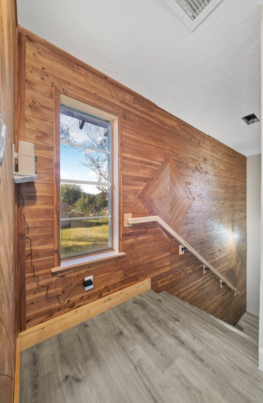 Building Photo - 8050 Tavenor Ln