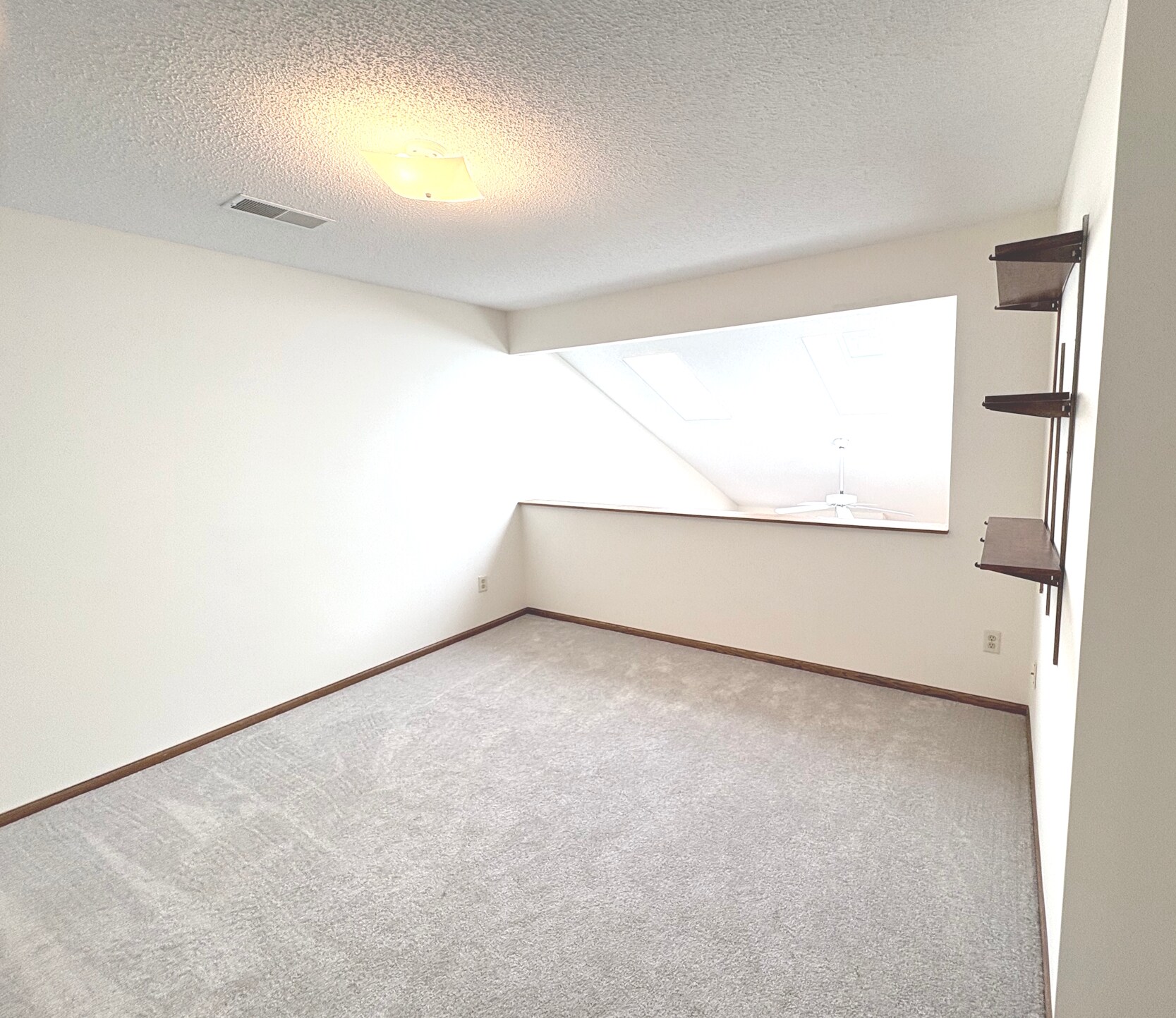 Loft - 1119 Pecks Woods Dr