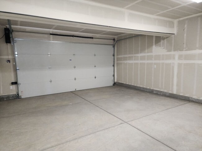 Building Photo - New  Townhome  in South Carson City