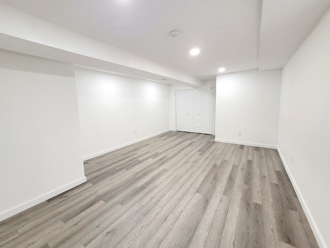 Building Photo - 729 Bates St SE