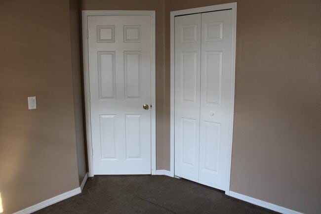 Building Photo - 353 Heather Hills Dr