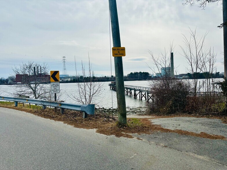 Building Photo - 288 Pleasant St