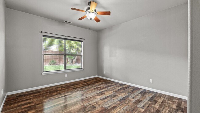 Building Photo - Spacious 3-Bed Ranch Home w/ 3-Car Garage & RV Parking In Quiet North Grand Junction Neighborhood