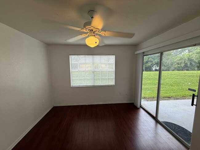 Building Photo - 13941 Fairway Island Dr