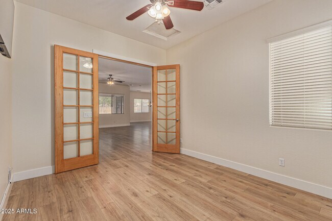 Building Photo - 4978 E Karsten Dr