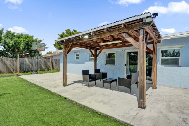 Building Photo - 855 NW 80th Terrace
